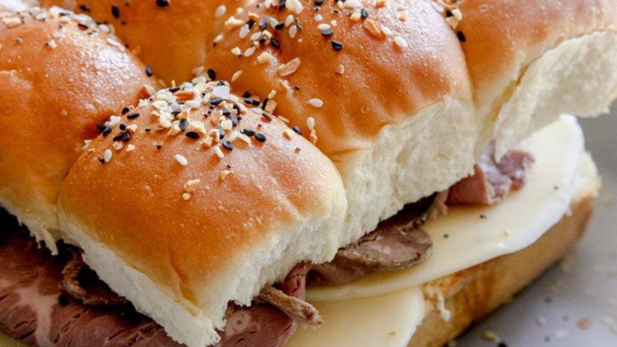 hawaiian-roll-roast-beef-and-cheese-sandwiches-recipe